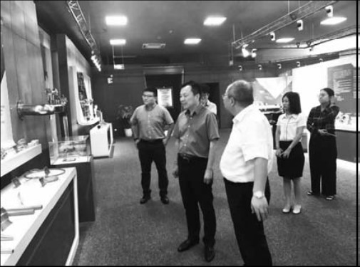 上海卓然工程技术股份有限公司 莅临公司商务考察公司展示室并对产品实物进行了介绍